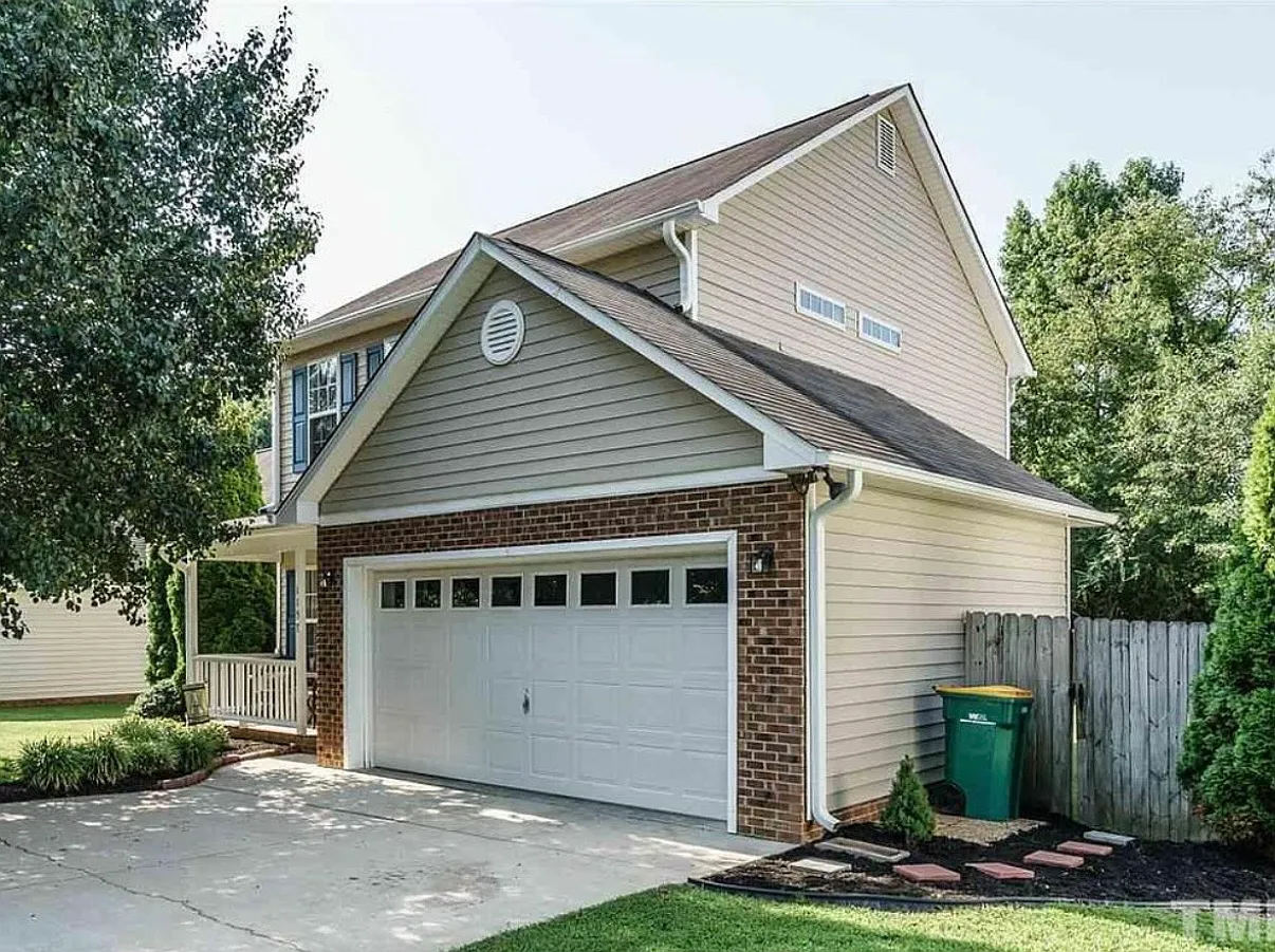 3 bed, 2.5 bath, 1363 sqft, $1,975 — Photo 1