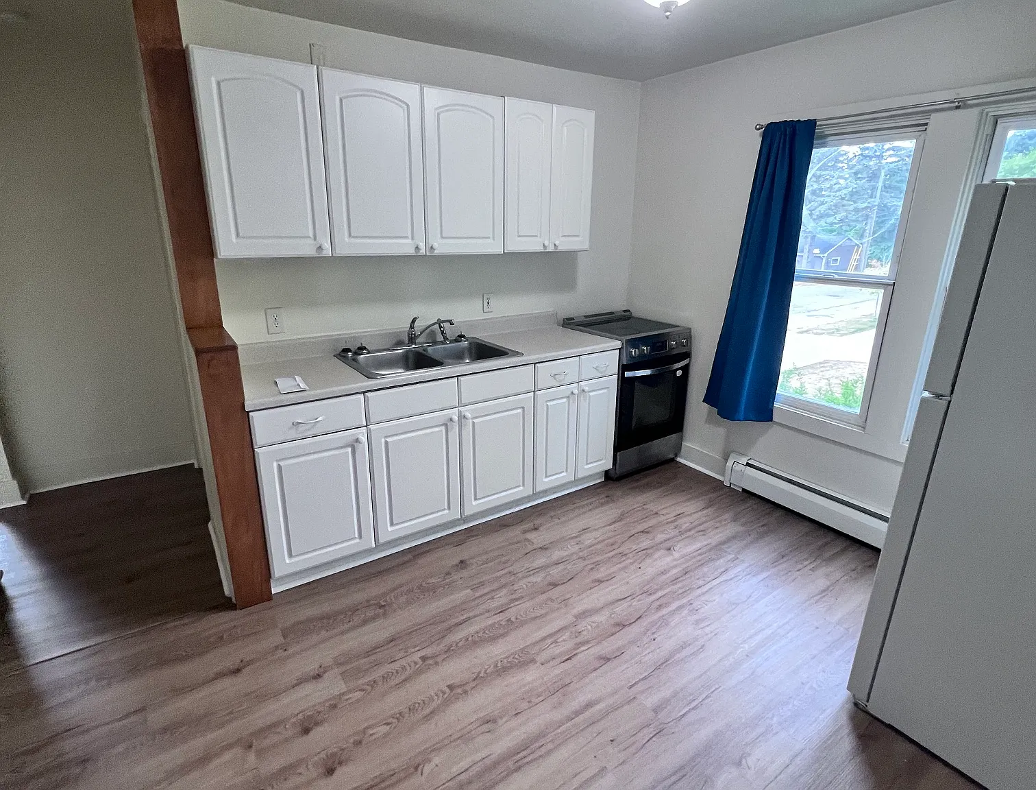 409 Antrim St — Photo 4