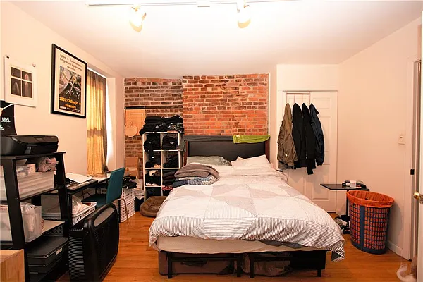 Rented by R New York | media 24