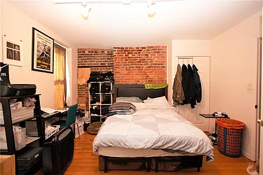 Rented by R New York