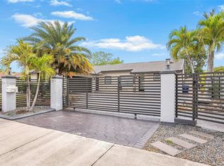6320 NW 199th St, Hialeah, FL 33015