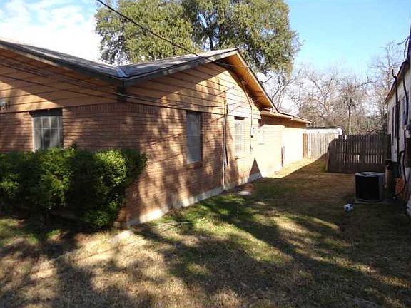 2nd image of 4027 Marion Pl