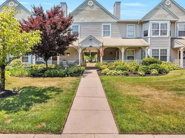 1007 Sweetwater Dr, Cinnaminson, NJ 08077