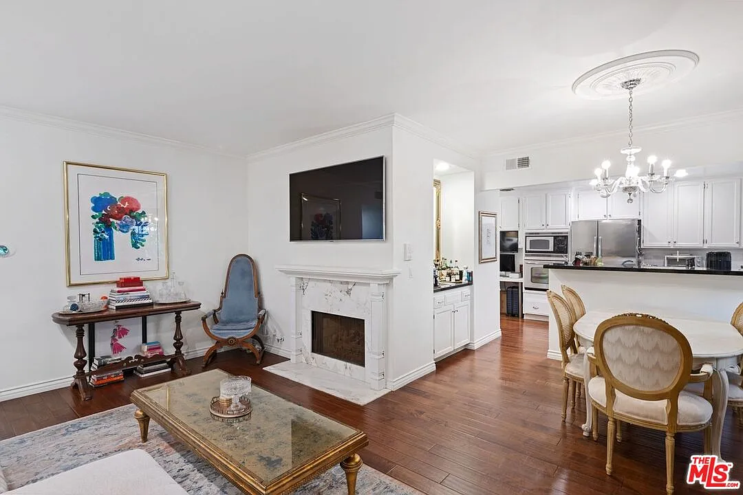 2 bed, 2.0 bath, 1149 sqft, $4,395 — Photo 4