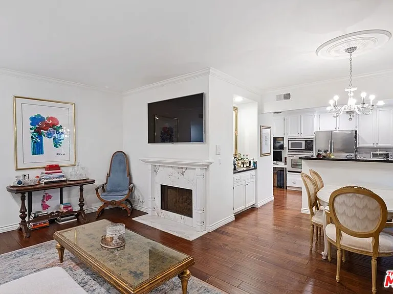 1375 Kelton Ave #107 — Photo 4