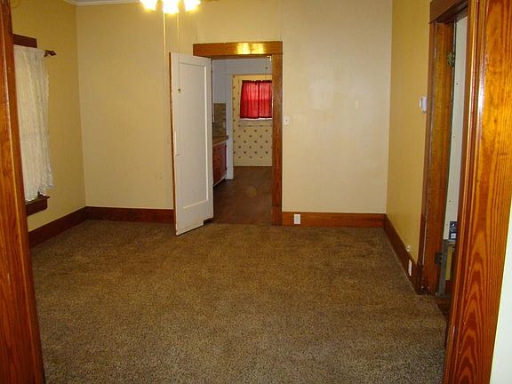 3rd image of 900 Wallis Ave