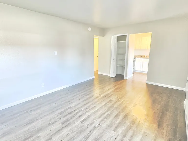 Arcadia Dell Apartments — Photo 10