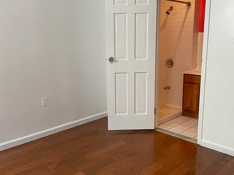 428 Lorimer St #1B — Photo 8
