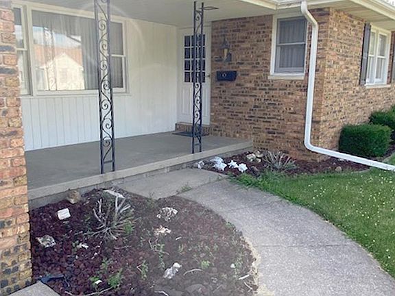 5th image of 121 N Luellyn Pl