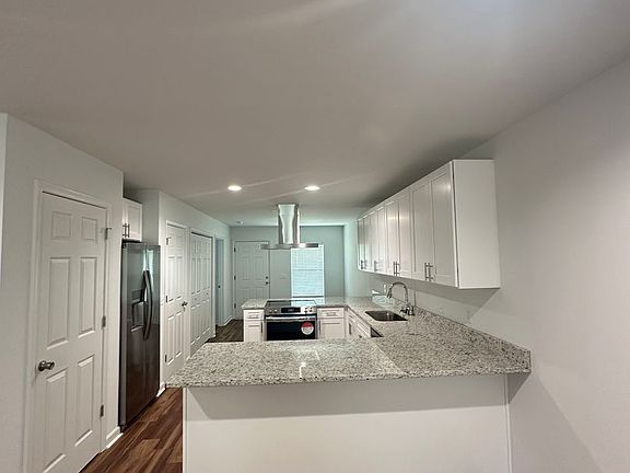 4th image of 219 Charleston Dr