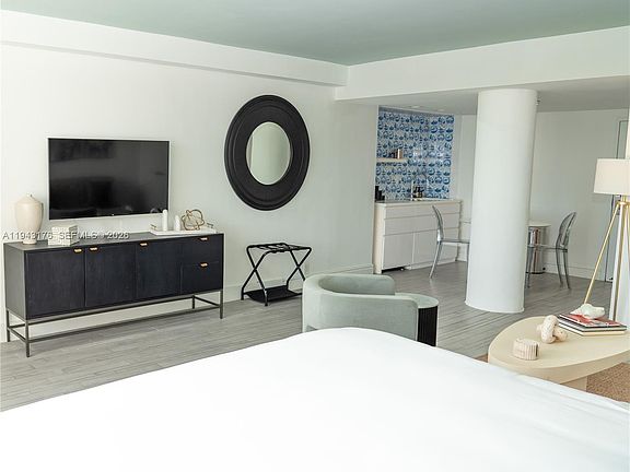 4th image of 1100 West Ave #415