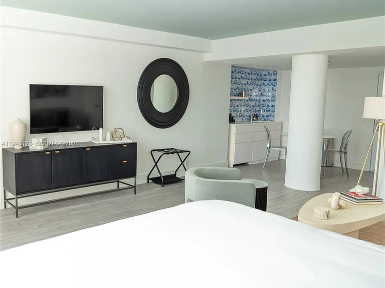 1100 West Ave #415 — Photo 4