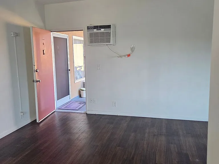 2207 N Verdugo Rd — Photo 7