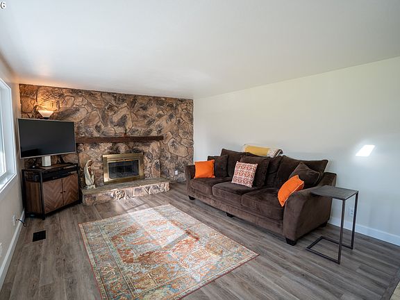 4th image of 1873 Alderwood St