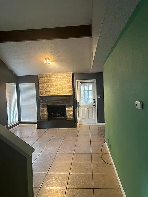 2 bed, 1.5 bath, 1250 sqft, $1,790 — Photo 4