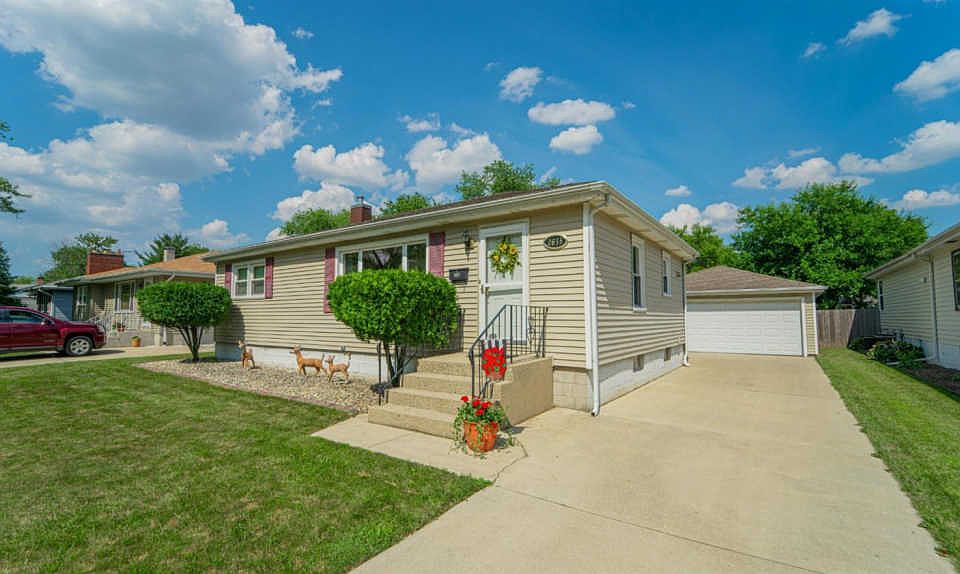 1st image of 2655 Forest Park Dr