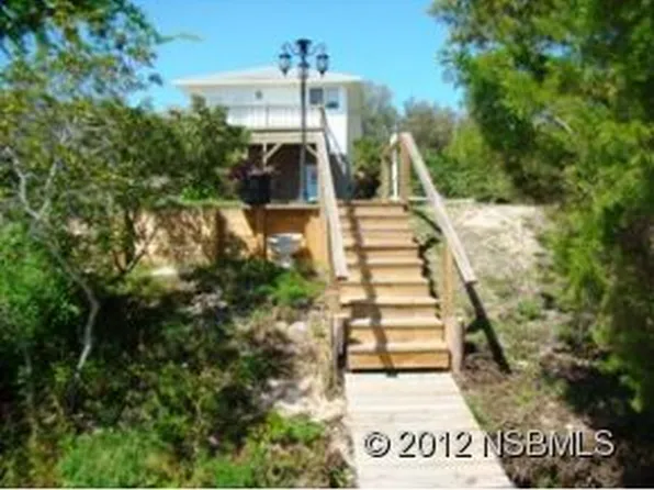 127 E Ariel Rd, Oak Hill, FL 32759