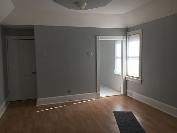 4th image of 908 Talma St