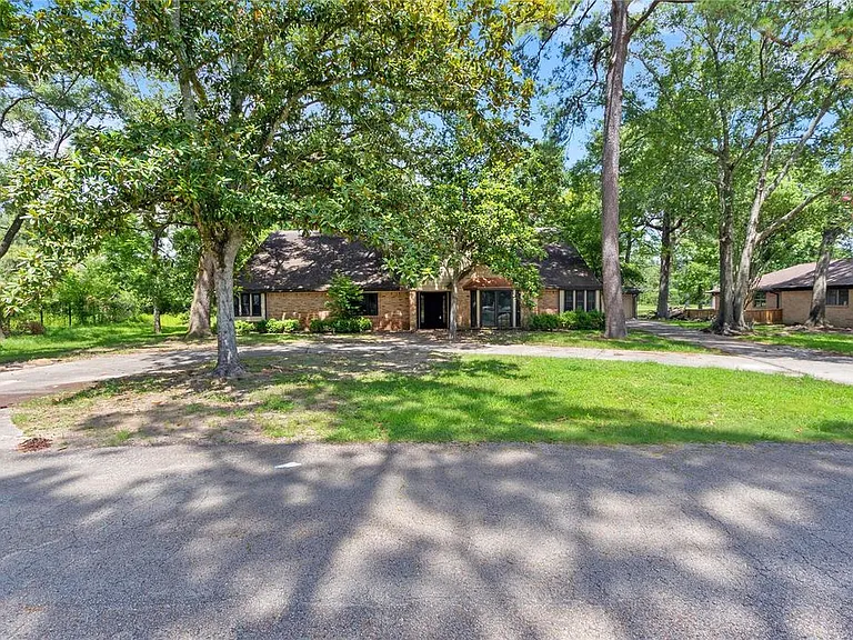 570 Roanoke Dr — Photo 23