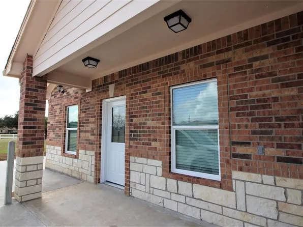 956 County Road 281, Alvin, TX 77511