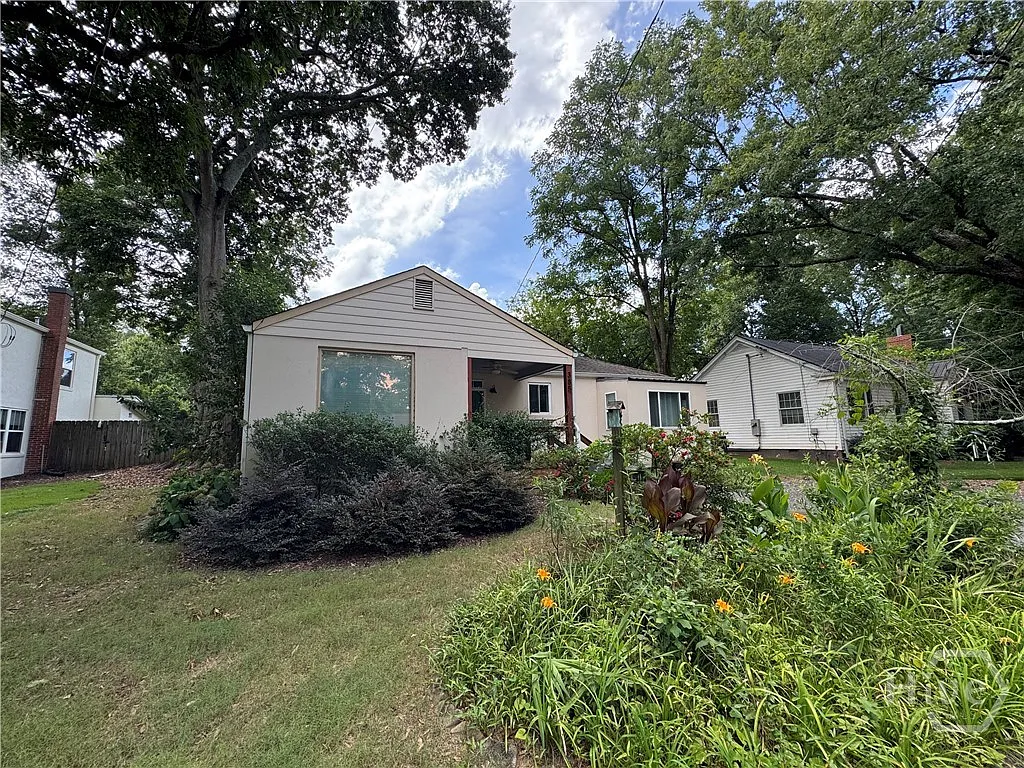 3 bed, 2.0 bath, 1421 sqft, $2,450 — Photo 3