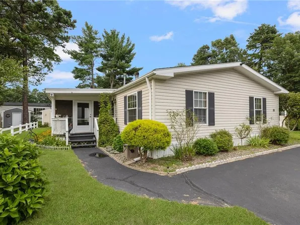 26 Sandra Cir, Coventry, RI 02816