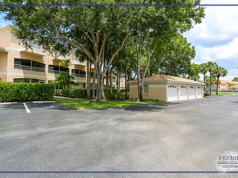 1044 Woodshire Ln #B203 — Photo 37