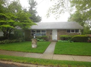 121 Villanova Dr, Lawrence Township, NJ 08648