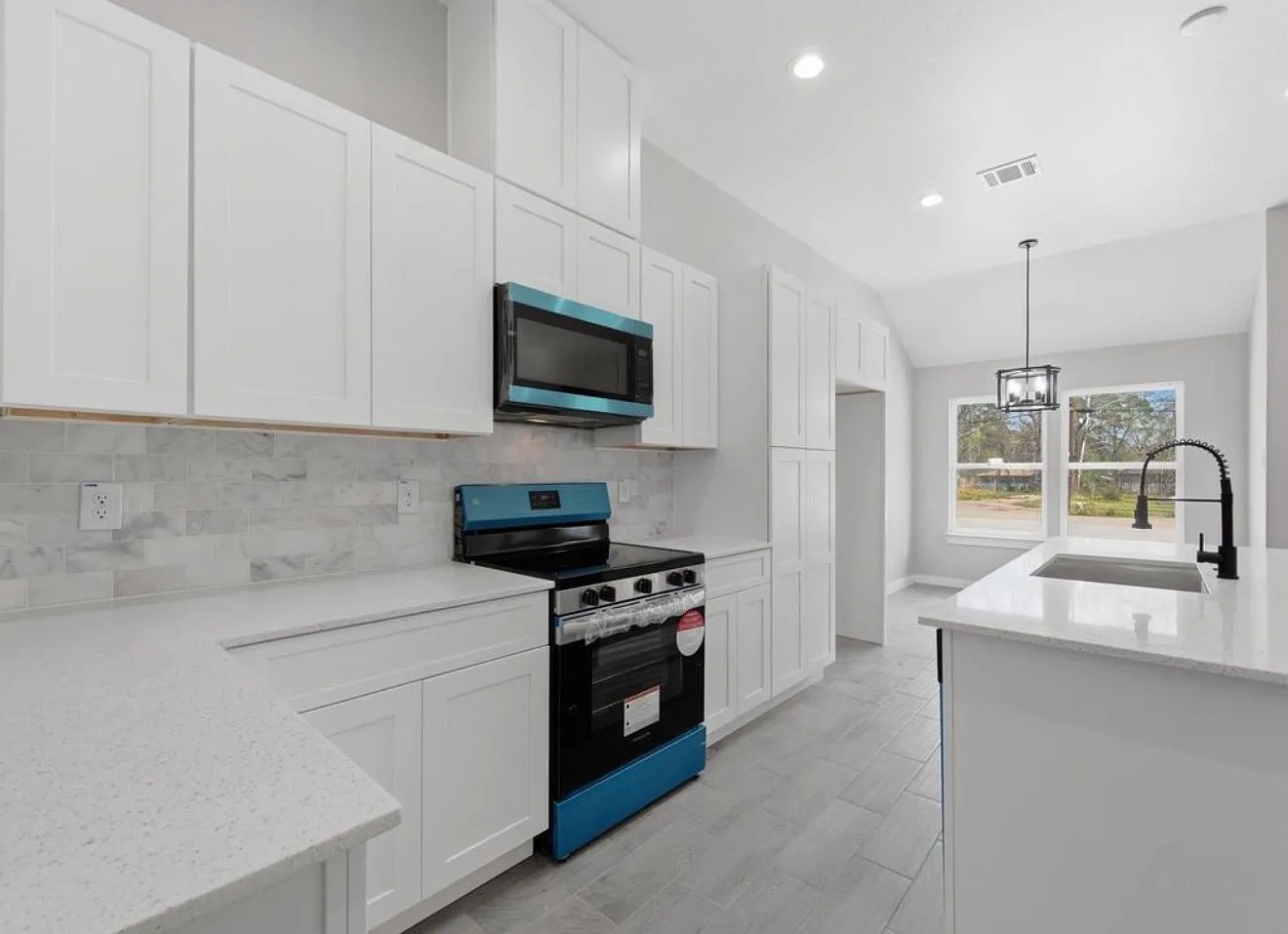 3 bed, 1212 sqft, $1,650 — Photo 3