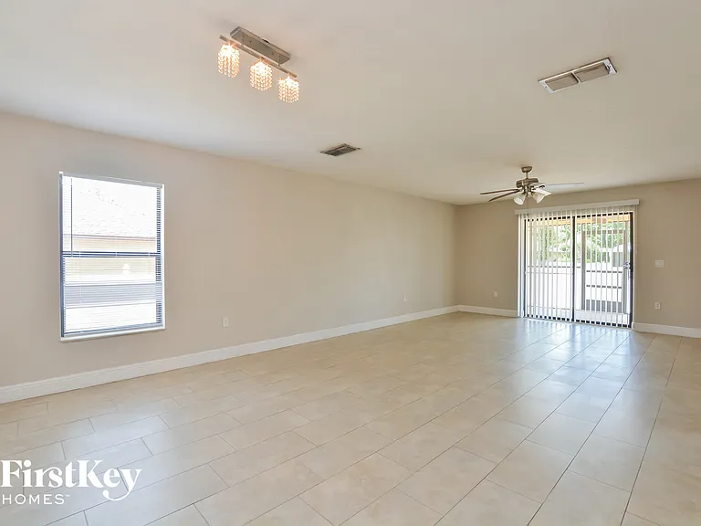 932 Fallbrooke Ave — Photo 2