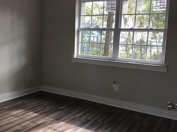 4th image of 1040 NE 11th Ave