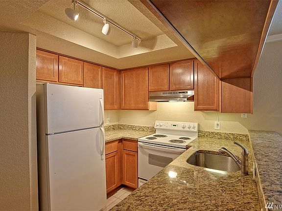 3rd image of 10004 100th Ave NE #N102