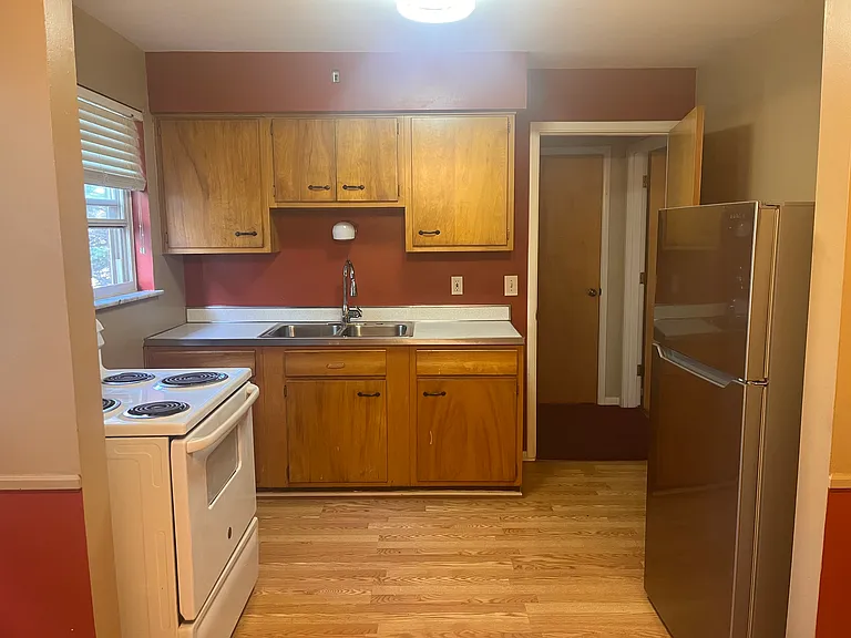 556 Rosemont Ave #2 — Photo 4