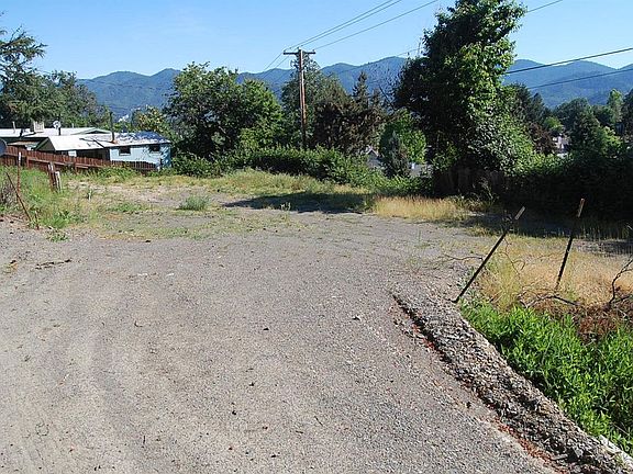 4th image of 2094 Cloverlawn Dr