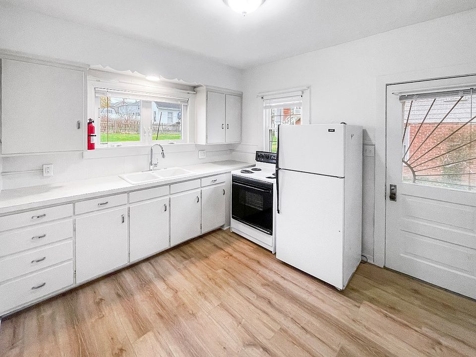 1st image of 21 W Willow St #101