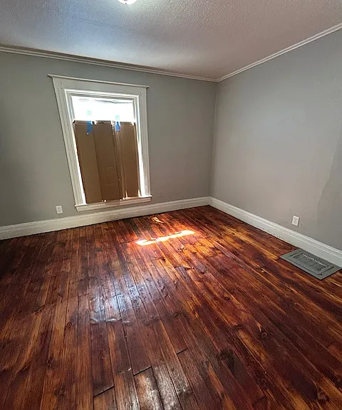 241 Curtis St — Photo 8