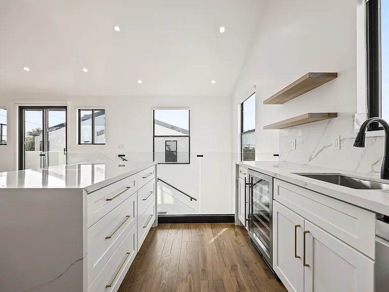 212 W 64th St #B — Photo 29