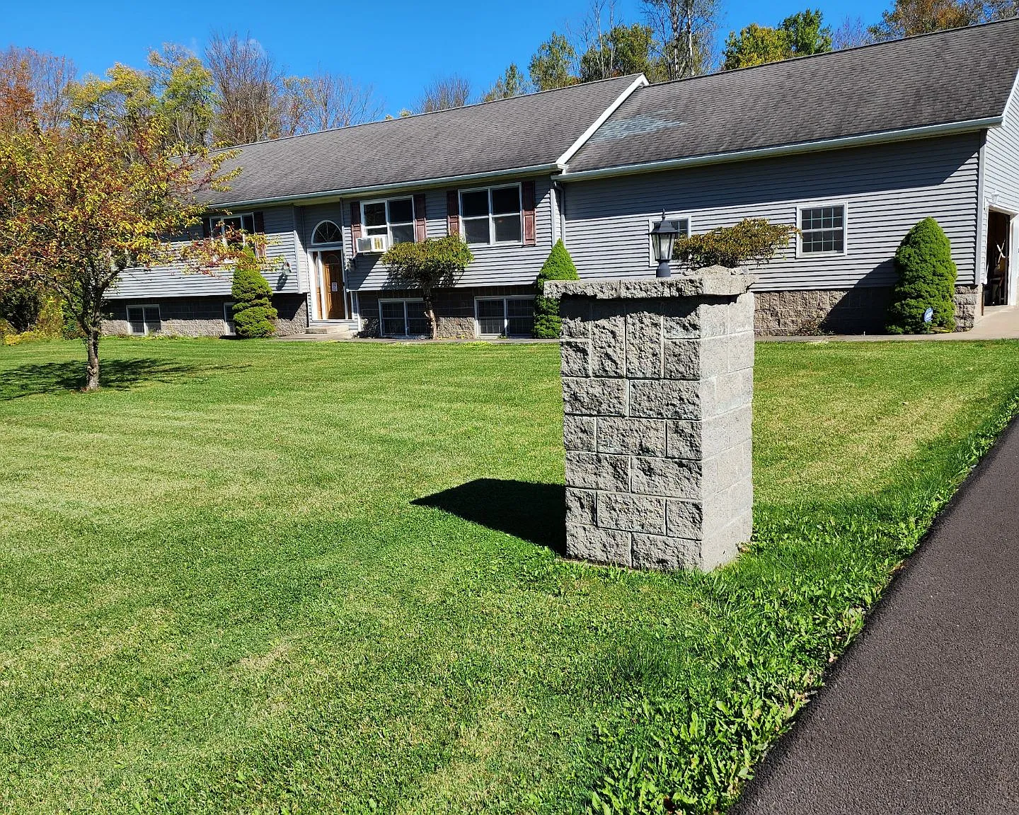 2 bed, 1.5 bath, 1300 sqft, $1,800 — Photo 2
