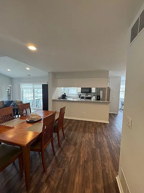 2 bed, 2.0 bath, 1450 sqft, $2,400 — Photo 4