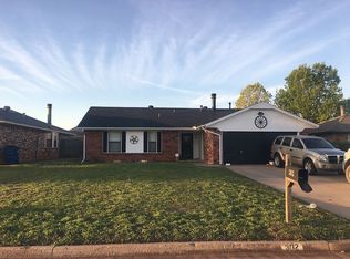 302 W Strasburg Way, Mustang, OK 73064