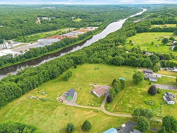 2nd image of 825 W River Road