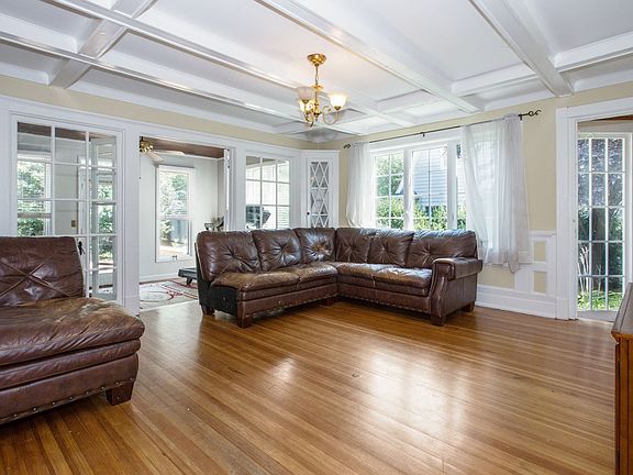 4th image of 77 Magnolia Ave