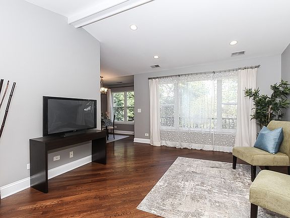 4th image of 1108 Stratford Ct APT D