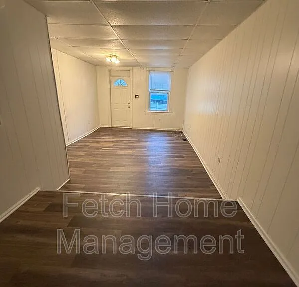 214 W Strawberry St — Photo 1
