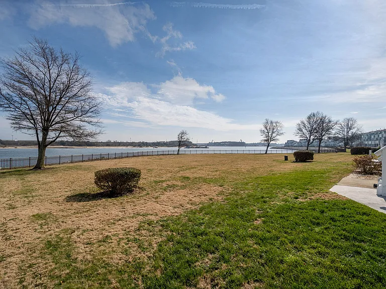 9568 Bay Front Dr — Photo 19
