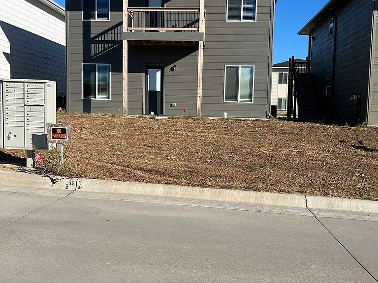 5410-12 N Bressler Dr #5410-5412 — Photo 2