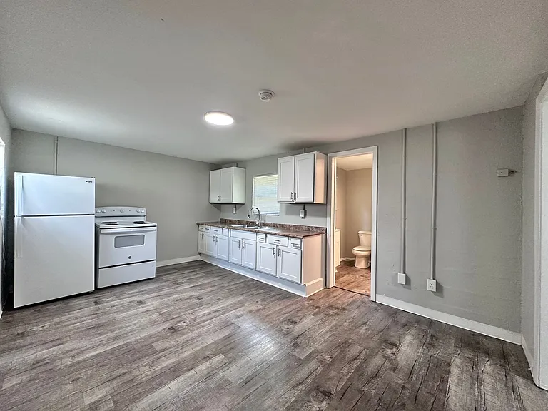 204 Courtyard Cir — Photo 135