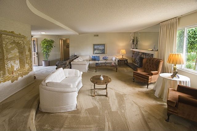 Spacious, Brightn Living Room