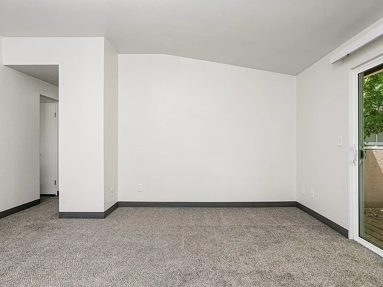 Erin Court — Photo 18