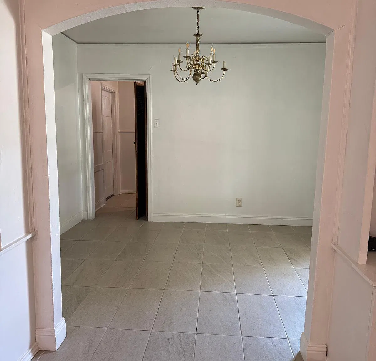 3 bed, 888 sqft, $2,300 — Photo 2
